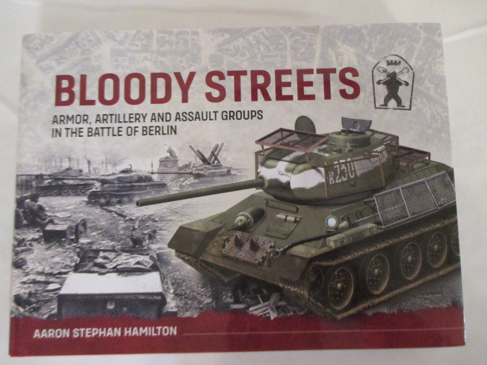 Bloody Streets : Armor, Artillery and Assault Groups in the Battle of Berlin by